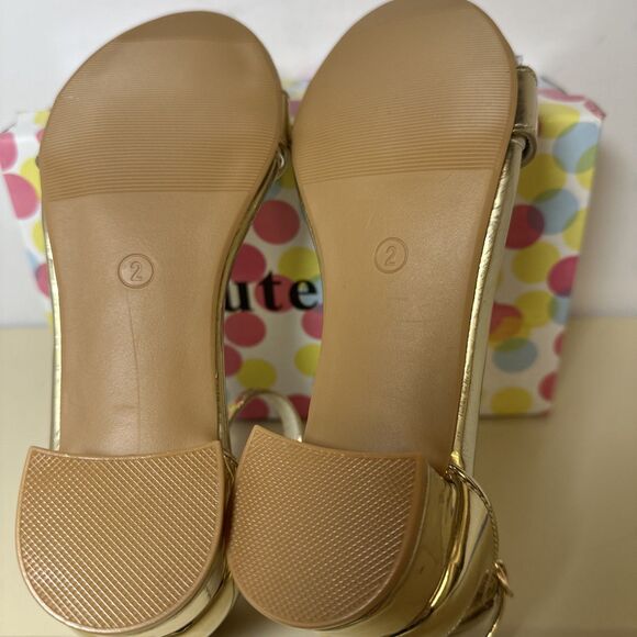 Cutedog Girls Gold Princess Shoes Size 2 Block Heel Ankle Buckle Strap and Charm - Picture 9 of 11